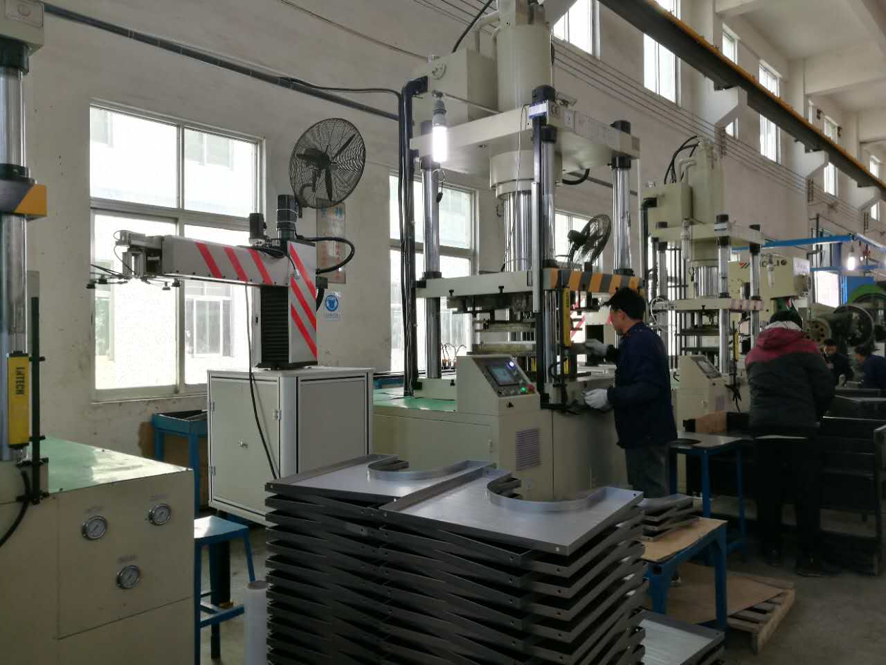 烤盤生產線（120噸,，200噸，350噸數(shù)控雙動拉伸機）