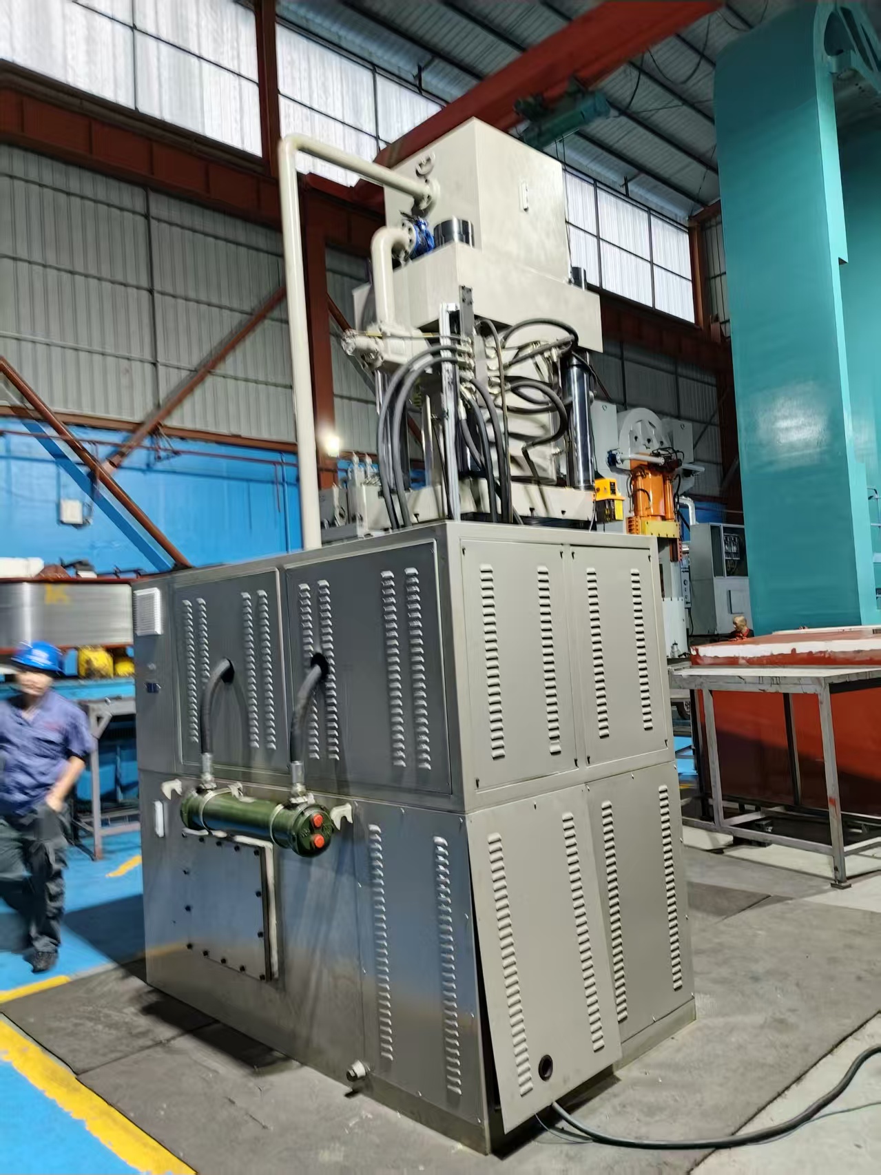 YSM-800CS伺服精密數(shù)控四柱式液壓機(jī)