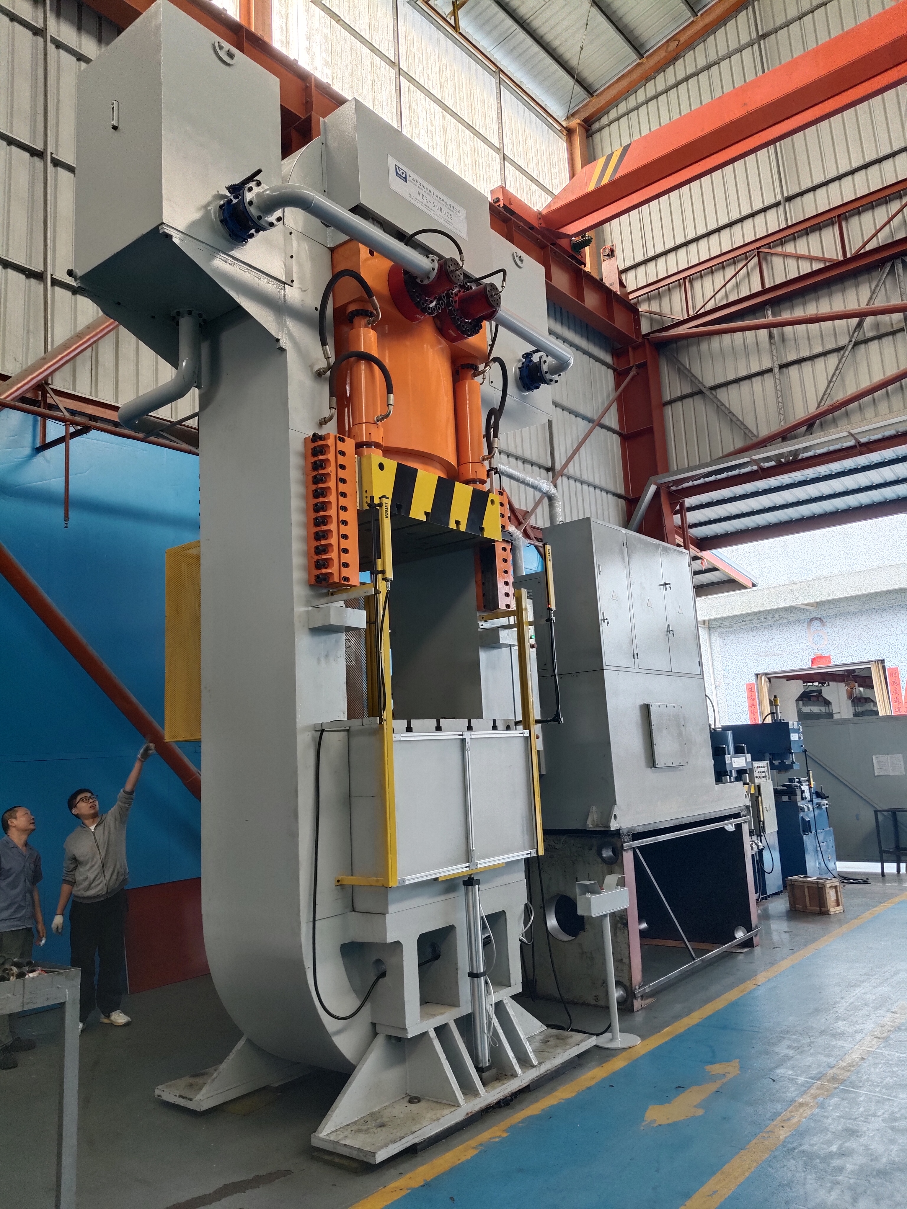 5000T超高壓鋼絲纏繞液壓機(jī)-IGBT銅基散熱器冷擠壓