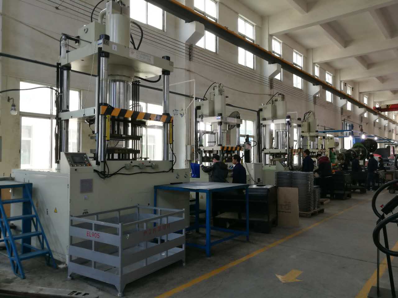 烤盤生產線（120噸,，200噸,，350噸數(shù)控雙動拉伸機）