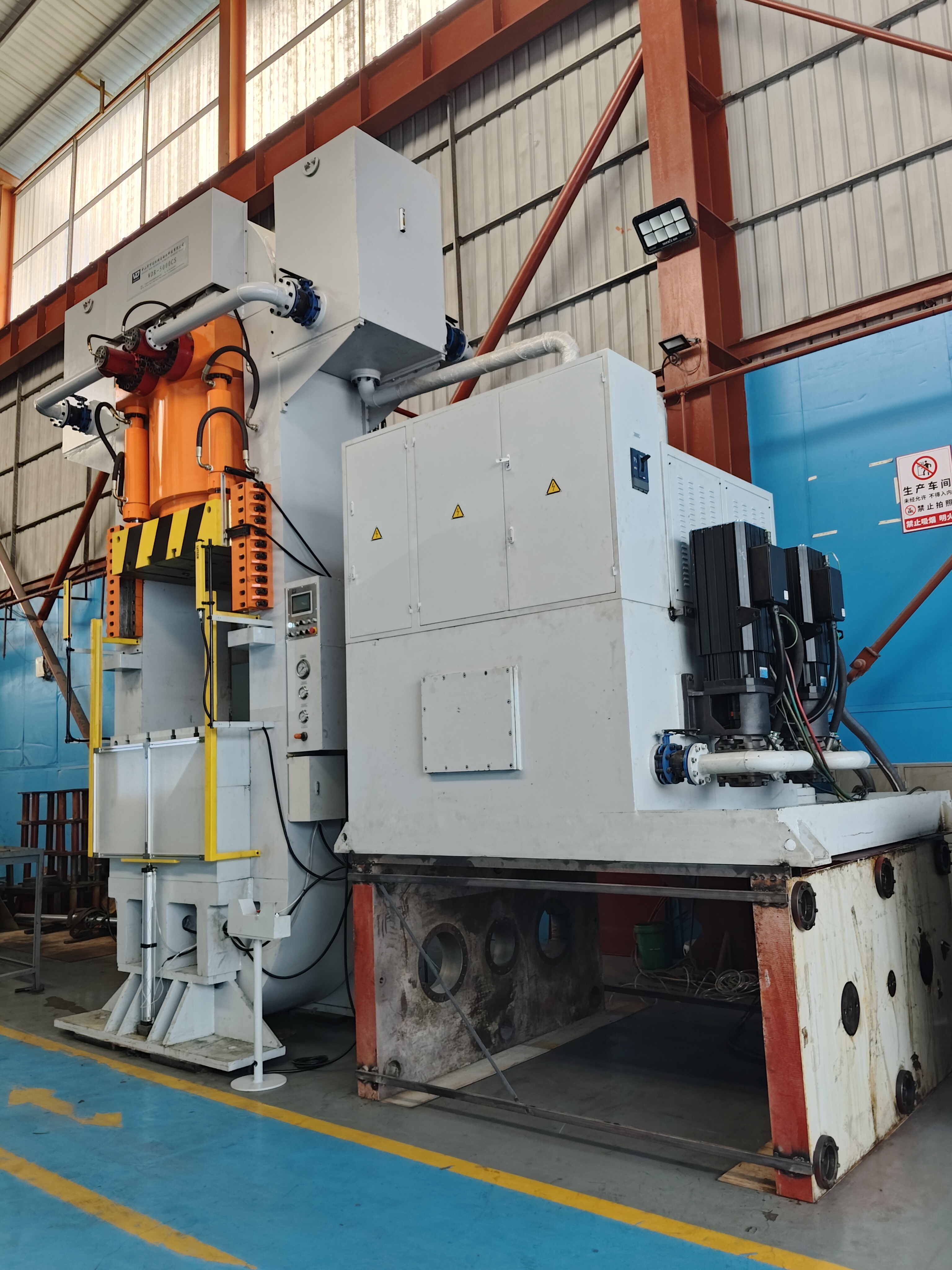 5000T超高壓鋼絲纏繞液壓機(jī)-IGBT銅基散熱器冷擠壓