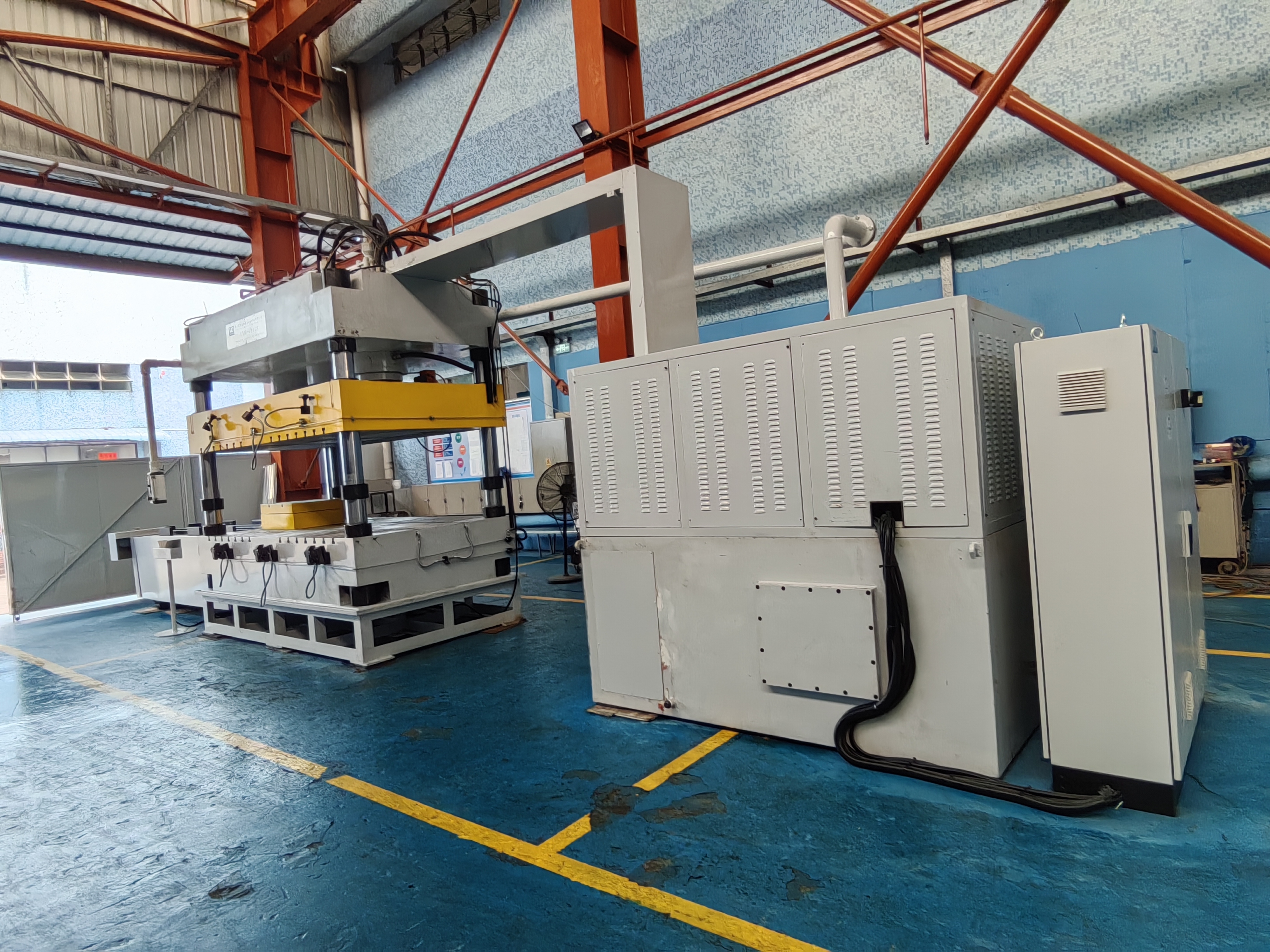 YSM-400CS伺服数控液压机