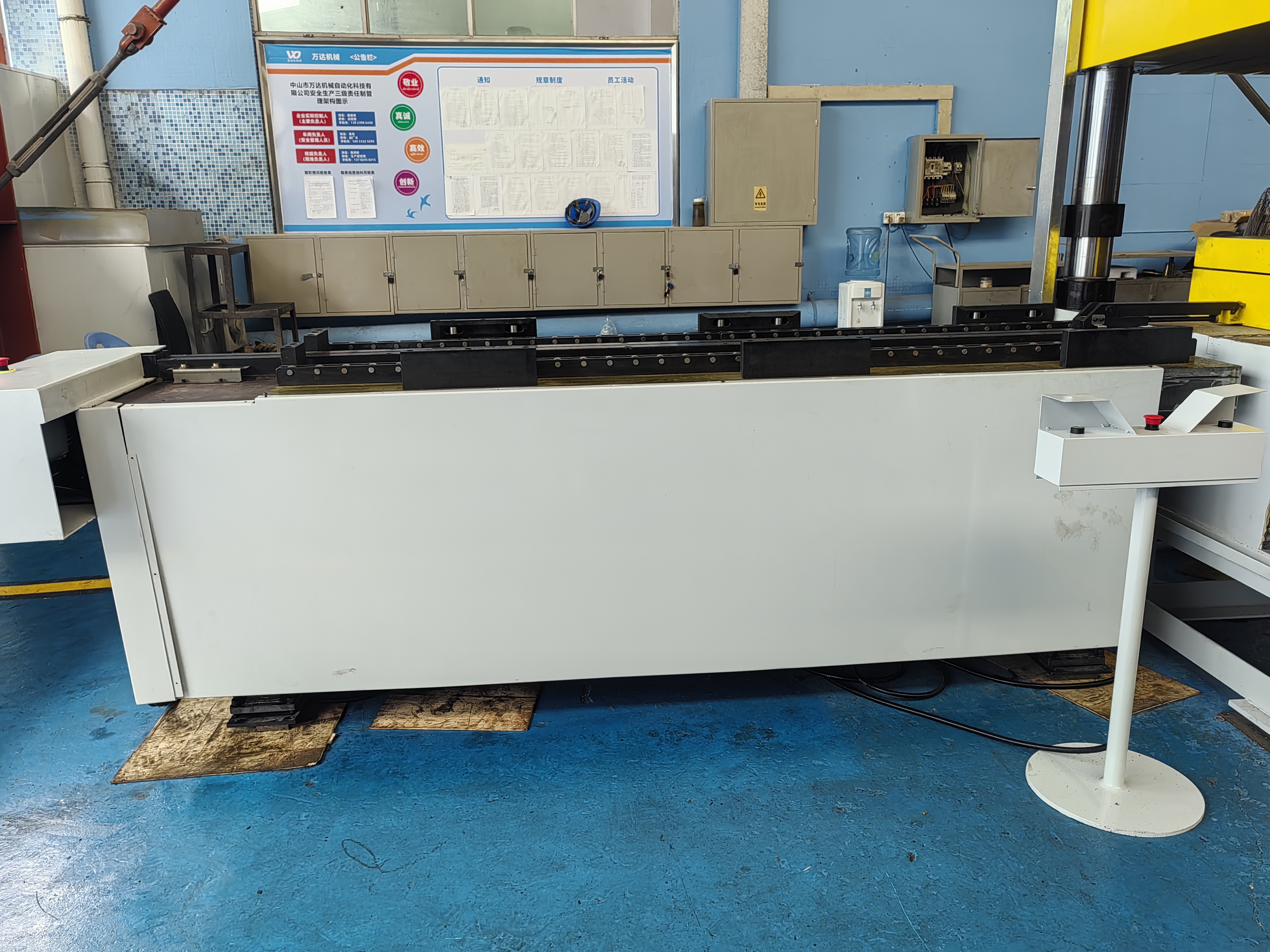 YSM-400CS伺服数控液压机